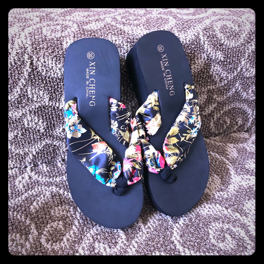 🌺 Flora Print Satin Flip Flops